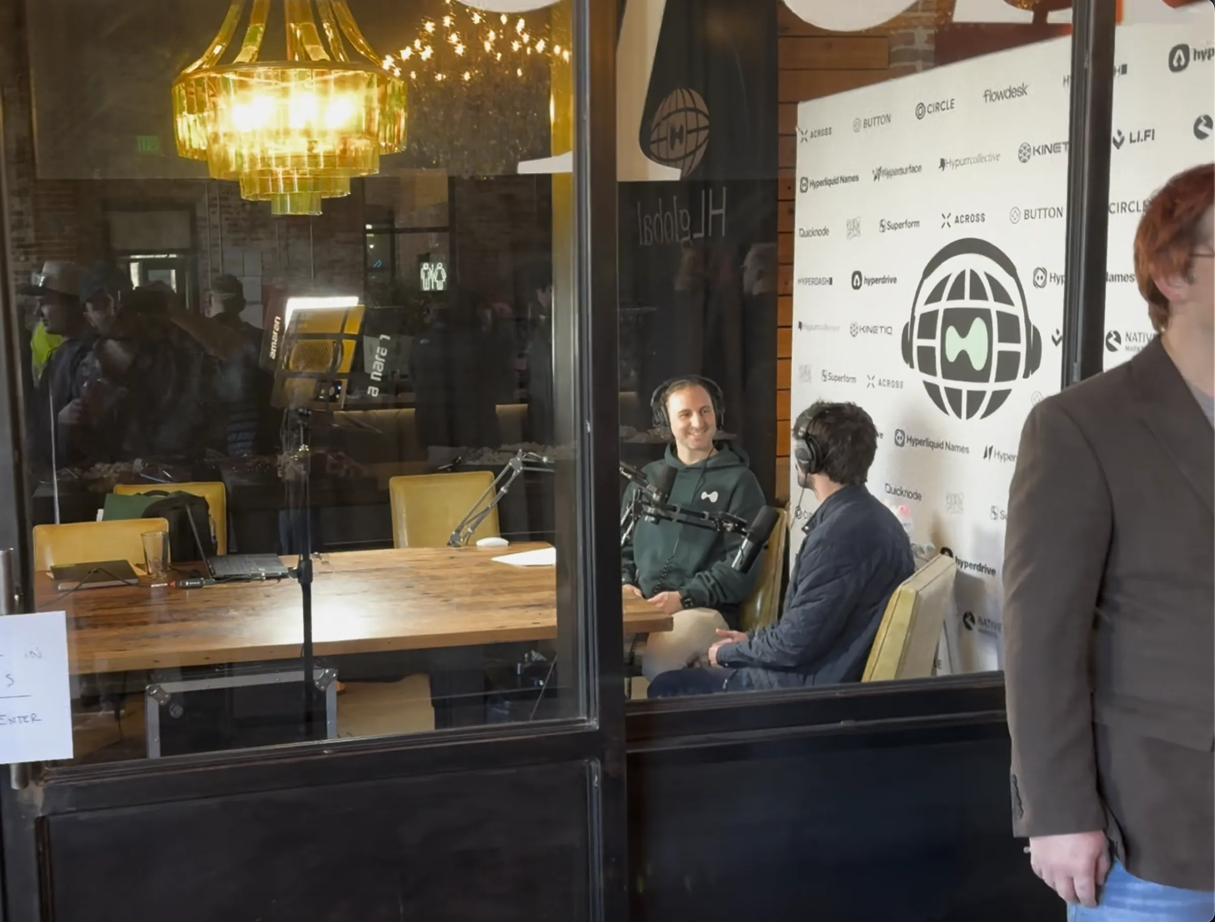 HL Radio, filmed live on the floor